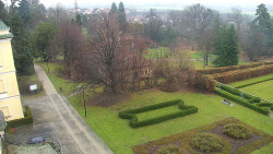 Příjezdová cesta k zámku