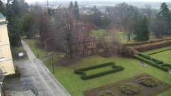 Příjezdová cesta k zámku