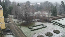 Příjezdová cesta k zámku