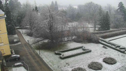 Příjezdová cesta k zámku