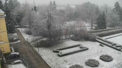 Příjezdová cesta k zámku