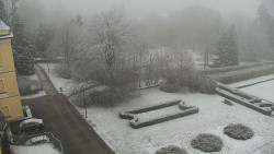 Příjezdová cesta k zámku