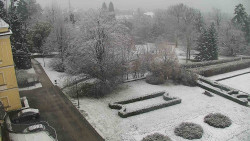 Příjezdová cesta k zámku