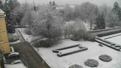 Příjezdová cesta k zámku