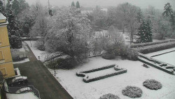 Příjezdová cesta k zámku