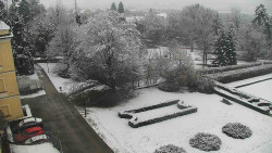 Příjezdová cesta k zámku