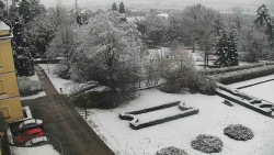 Příjezdová cesta k zámku