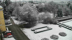 Příjezdová cesta k zámku