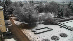 Příjezdová cesta k zámku