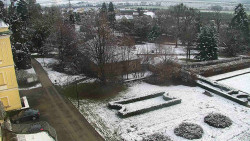 Příjezdová cesta k zámku