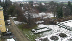 Příjezdová cesta k zámku