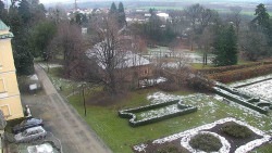 Příjezdová cesta k zámku