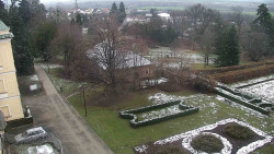 Příjezdová cesta k zámku