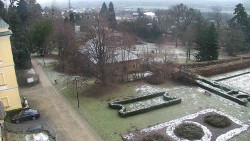 Příjezdová cesta k zámku