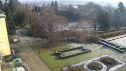 Příjezdová cesta k zámku