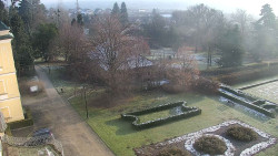 Příjezdová cesta k zámku