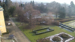 Příjezdová cesta k zámku