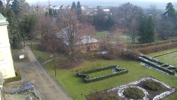 Příjezdová cesta k zámku