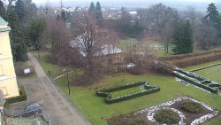 Příjezdová cesta k zámku