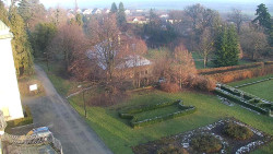 Příjezdová cesta k zámku