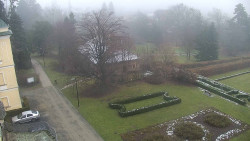 Příjezdová cesta k zámku