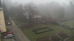 Příjezdová cesta k zámku