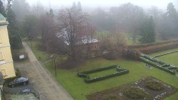 Příjezdová cesta k zámku