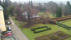 Příjezdová cesta k zámku