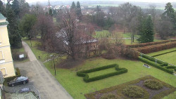 Příjezdová cesta k zámku