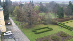 Příjezdová cesta k zámku