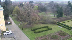 Příjezdová cesta k zámku