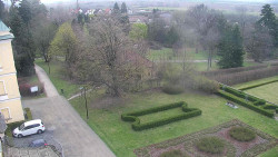 Příjezdová cesta k zámku