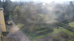 Příjezdová cesta k zámku