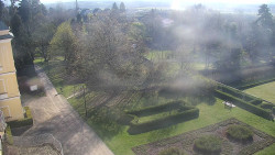 Příjezdová cesta k zámku