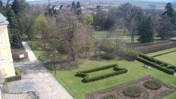 Příjezdová cesta k zámku