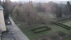 Příjezdová cesta k zámku