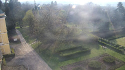 Příjezdová cesta k zámku