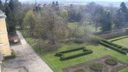 Příjezdová cesta k zámku