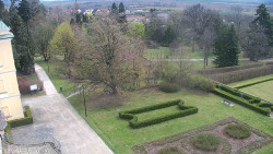 Příjezdová cesta k zámku