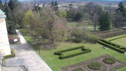 Příjezdová cesta k zámku