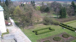 Příjezdová cesta k zámku