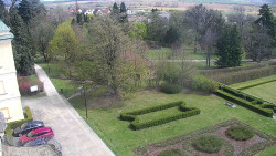 Příjezdová cesta k zámku