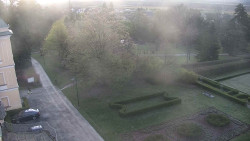 Příjezdová cesta k zámku