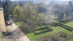 Příjezdová cesta k zámku