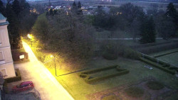 Příjezdová cesta k zámku