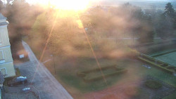 Příjezdová cesta k zámku