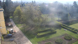 Příjezdová cesta k zámku