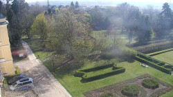 Příjezdová cesta k zámku