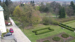 Příjezdová cesta k zámku