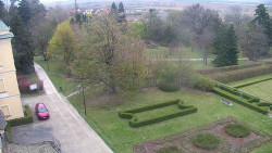 Příjezdová cesta k zámku